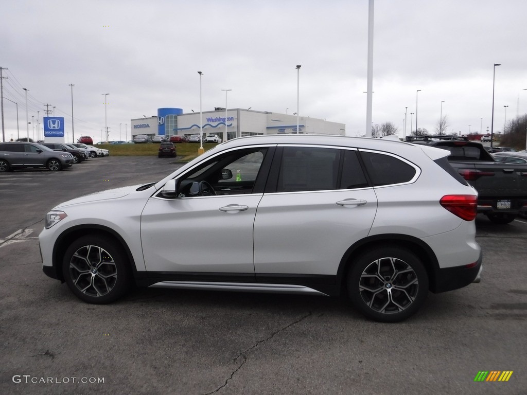 2020 X1 xDrive28i - Alpine White / Oyster/Black photo #6