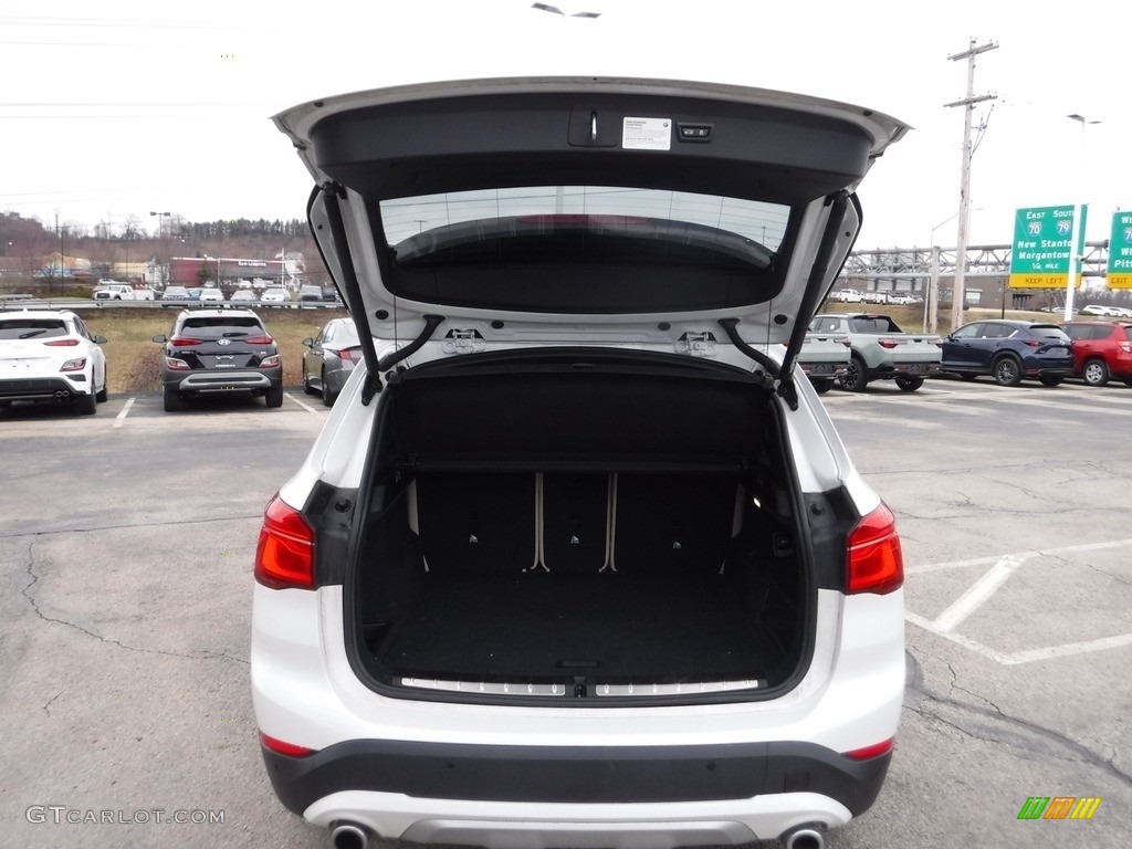 2020 X1 xDrive28i - Alpine White / Oyster/Black photo #27