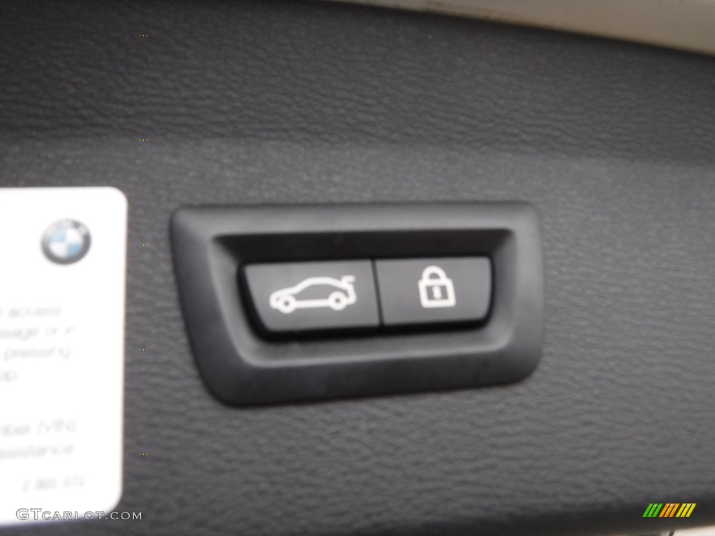 2020 X1 xDrive28i - Alpine White / Oyster/Black photo #28