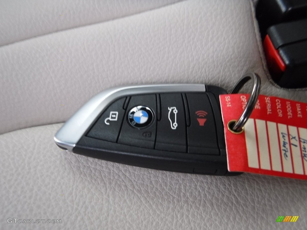 2020 X1 xDrive28i - Alpine White / Oyster/Black photo #29