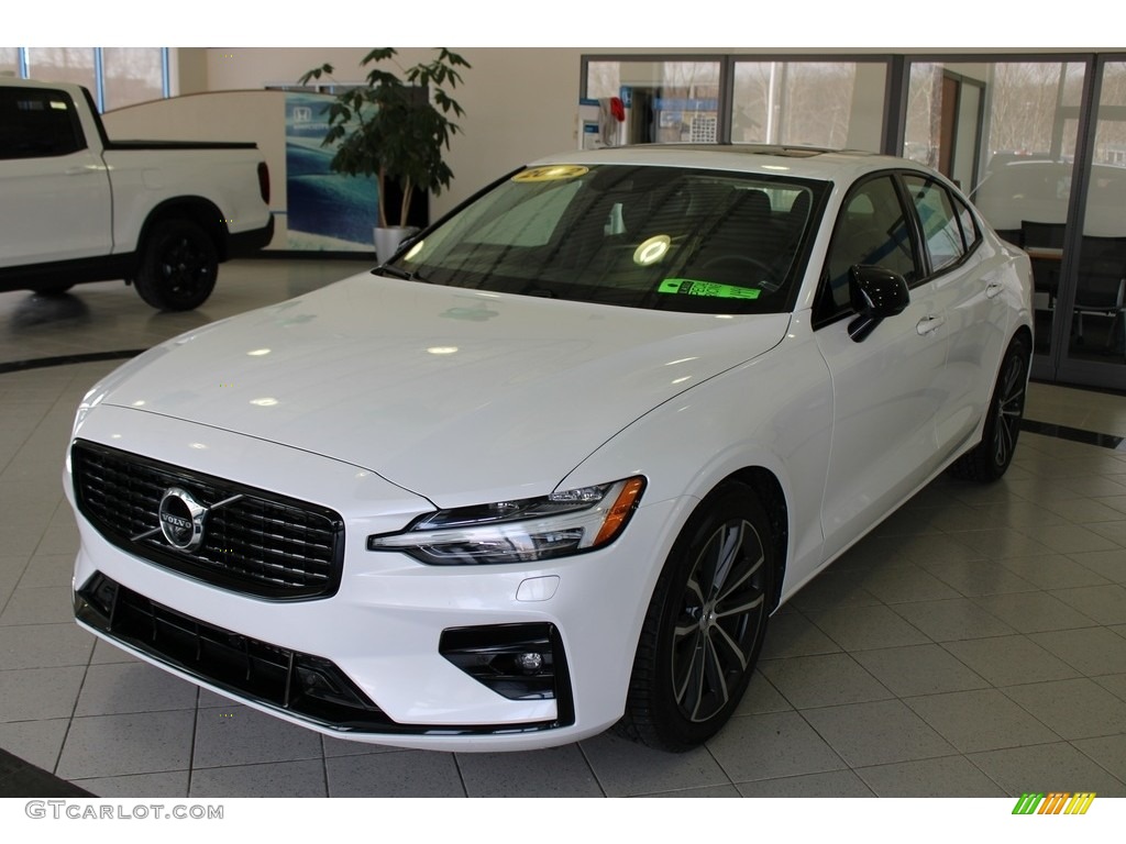 Crystal White Metallic 2022 Volvo S60 B5 Momentum Exterior Photo #145708333
