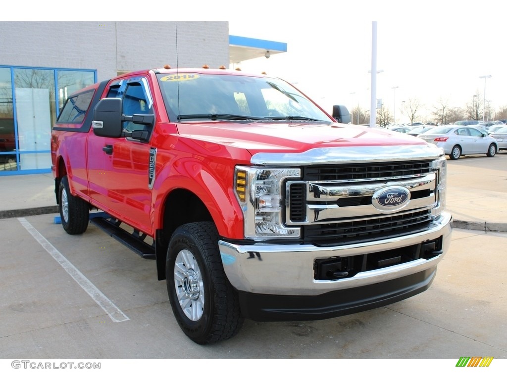 2019 F250 Super Duty XL SuperCab 4x4 - Race Red / Earth Gray photo #4