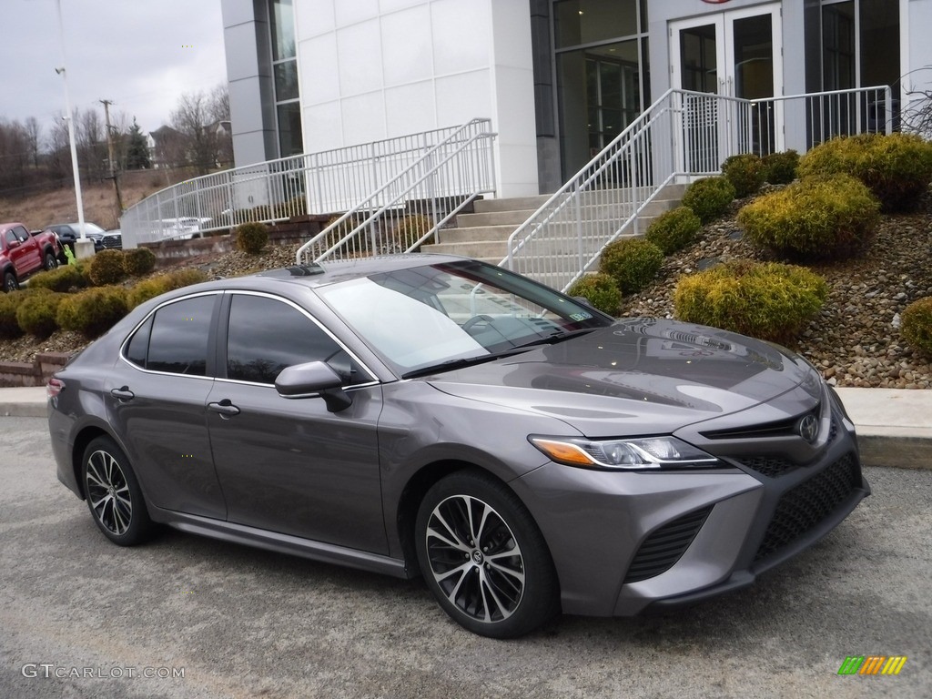 2020 Toyota Camry SE Exterior Photos