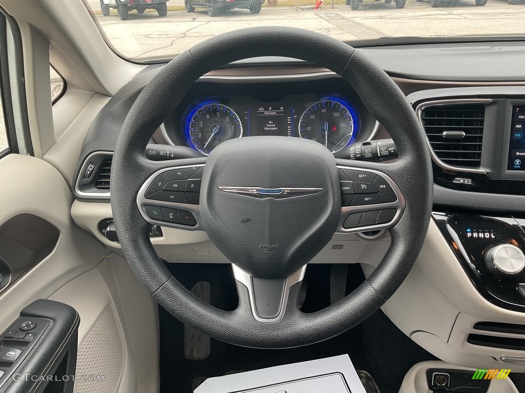 2020 Chrysler Voyager L Steering Wheel Photos