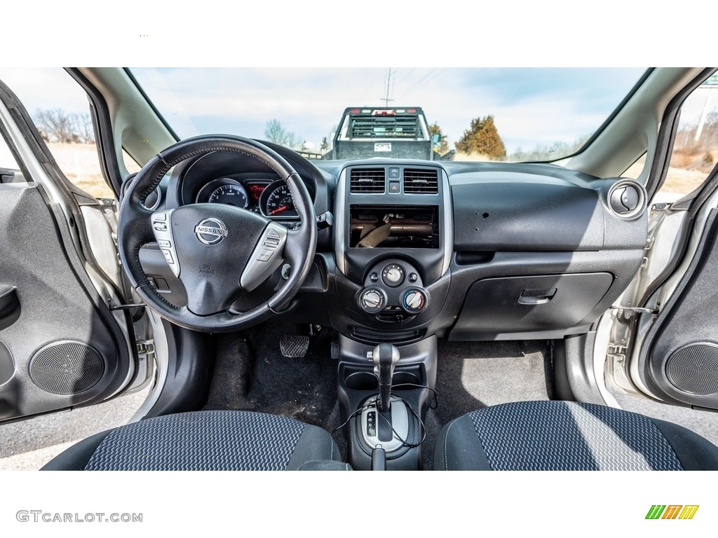 2014 Versa Note S - Brilliant Silver / Charcoal photo #26