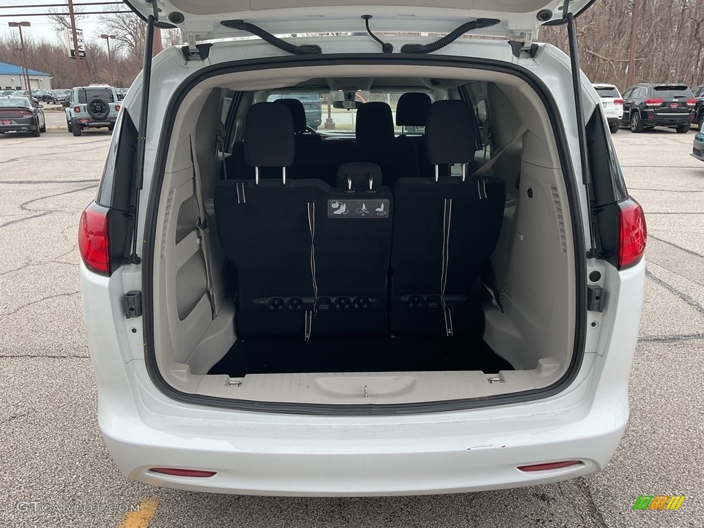 2020 Chrysler Voyager L Trunk Photos