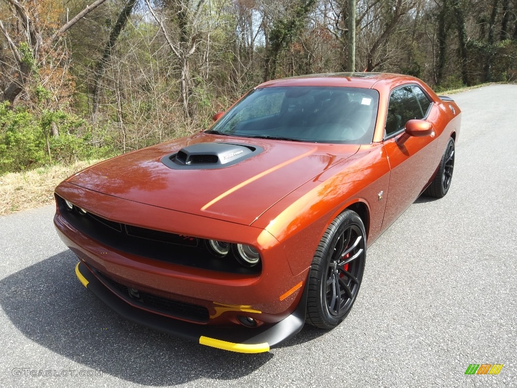 2023 Challenger R/T Scat Pack Shaker - Sinamon Stick / Black photo #2