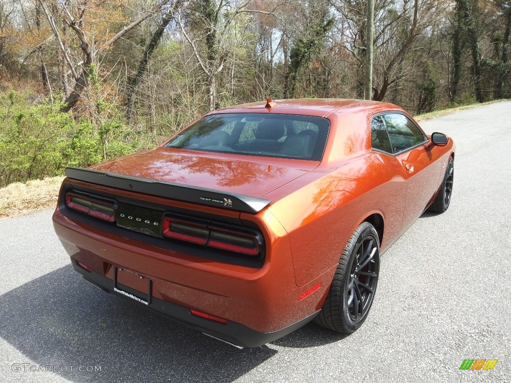 2023 Challenger R/T Scat Pack Shaker - Sinamon Stick / Black photo #6