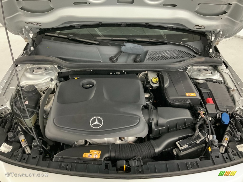 2015 Mercedes-Benz GLA 250 4Matic Engine Photos