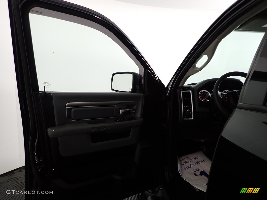 2019 1500 Classic Big Horn Crew Cab 4x4 - Diamond Black Crystal Pearl / Black/Diesel Gray photo #10