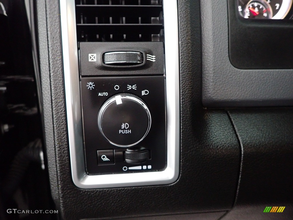 2019 1500 Classic Big Horn Crew Cab 4x4 - Diamond Black Crystal Pearl / Black/Diesel Gray photo #14