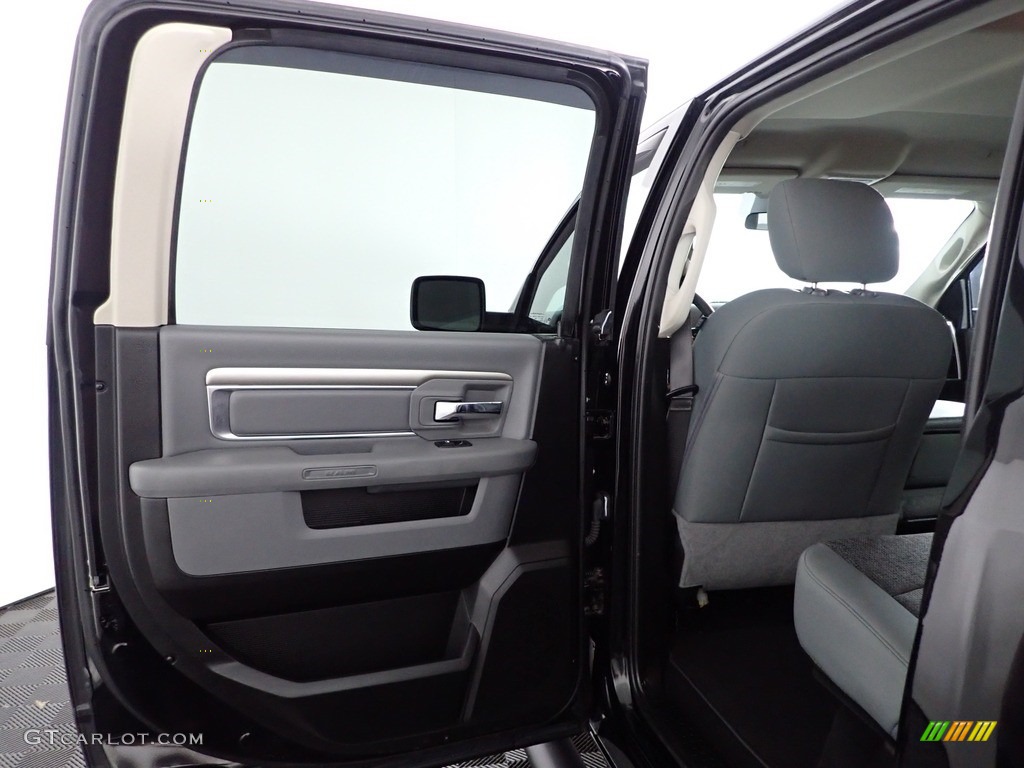 2019 1500 Classic Big Horn Crew Cab 4x4 - Diamond Black Crystal Pearl / Black/Diesel Gray photo #21