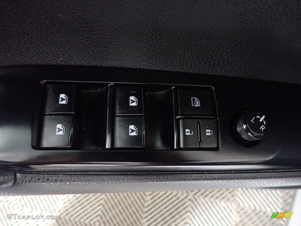 2019 Camry LE - Celestial Silver Metallic / Ash photo #17