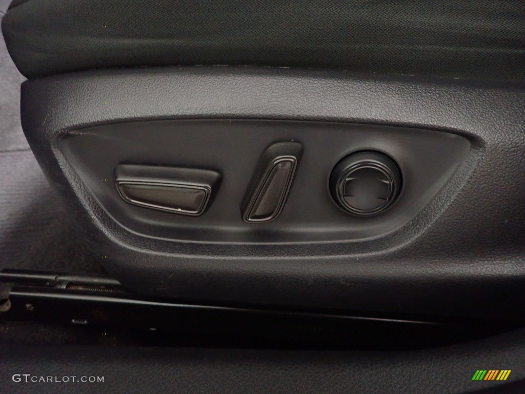 2019 Camry LE - Celestial Silver Metallic / Ash photo #19