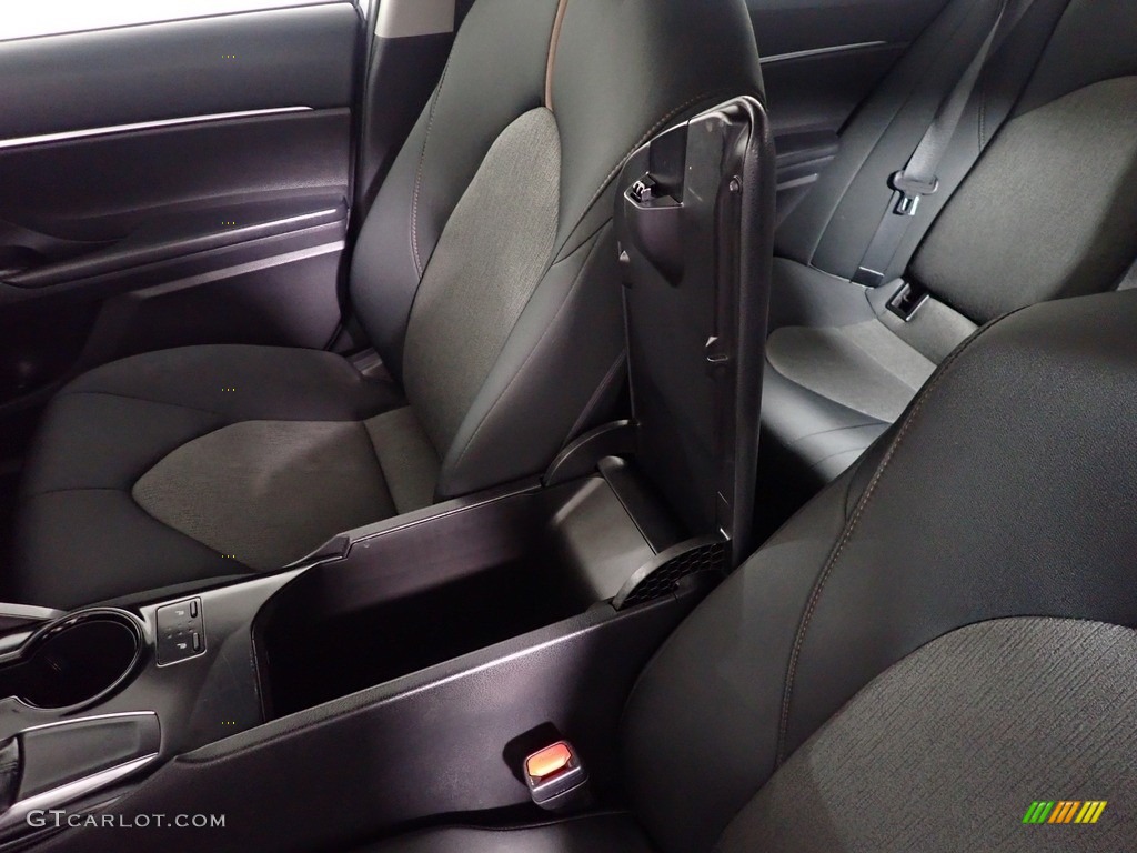 2019 Camry LE - Celestial Silver Metallic / Ash photo #29