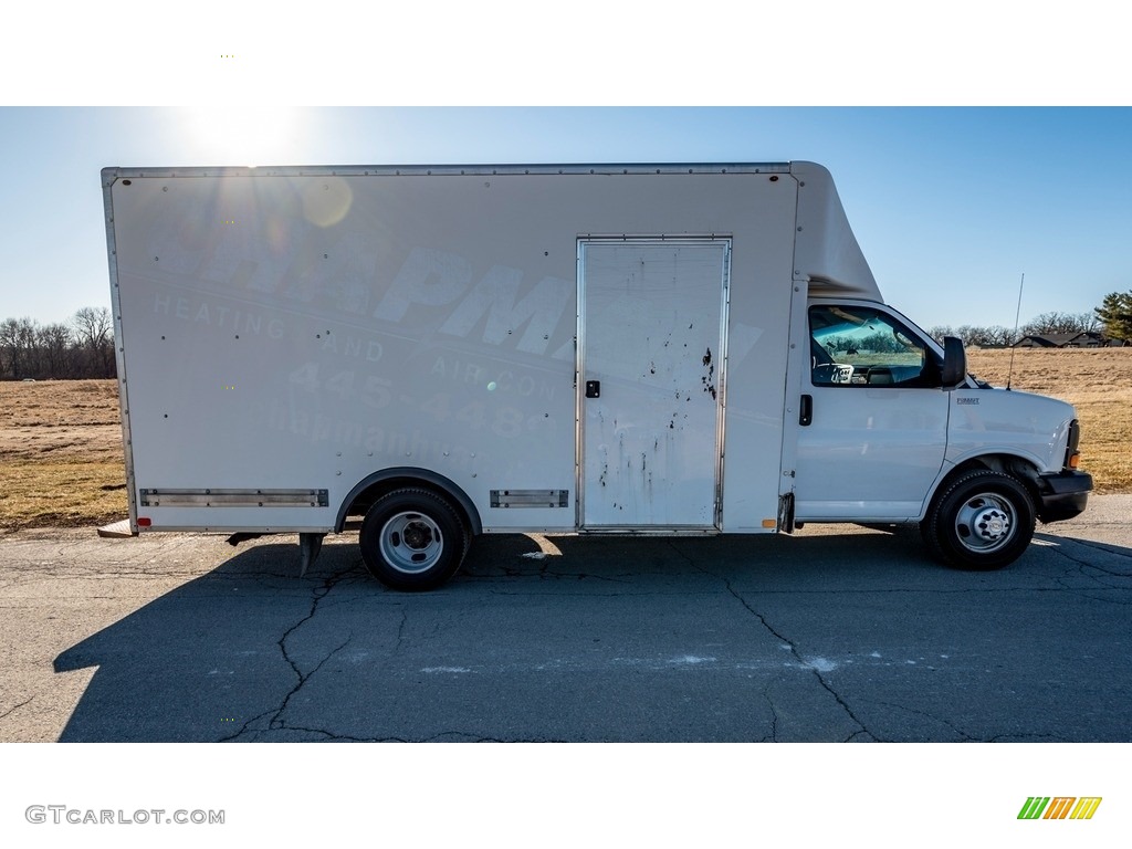 2014 Express Cutaway 3500 Moving Van - Summit White / Medium Pewter photo #2