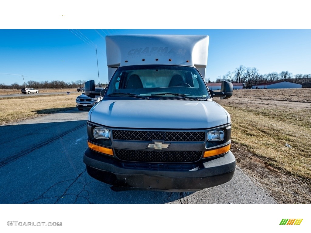 2014 Express Cutaway 3500 Moving Van - Summit White / Medium Pewter photo #10
