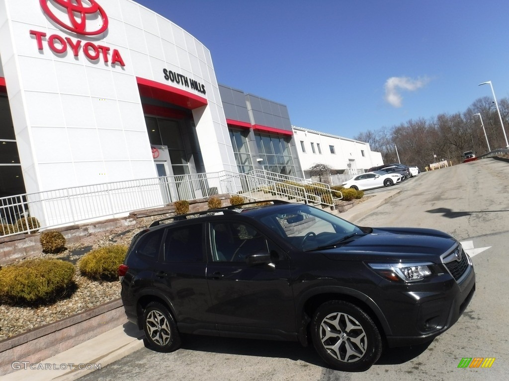 2019 Forester 2.5i Premium - Dark Gray Metallic / Black photo #2