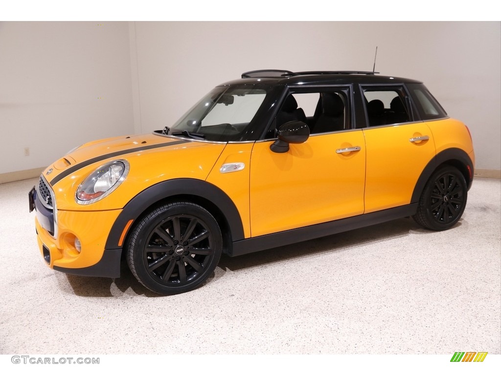 2018 Hardtop Cooper S 4 Door - Volcanic Orange / Carbon Black photo #3
