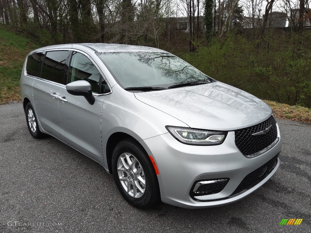 Silver Mist 2023 Chrysler Pacifica Touring L Exterior Photo #145731523