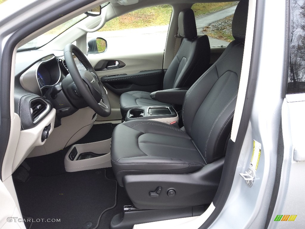 2023 Chrysler Pacifica Touring L Front Seat Photo #145731700