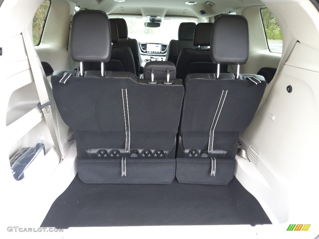 2023 Chrysler Pacifica Touring L Trunk Photo #145731847