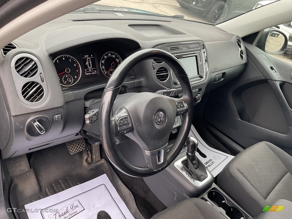 2017 Volkswagen Tiguan Limited 2.0T 4Motion Interior Color Photos