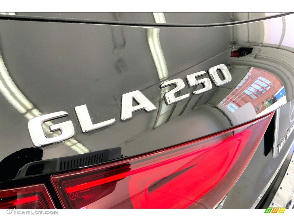 2021 GLA 250 4Matic - Night Black / Black photo #30