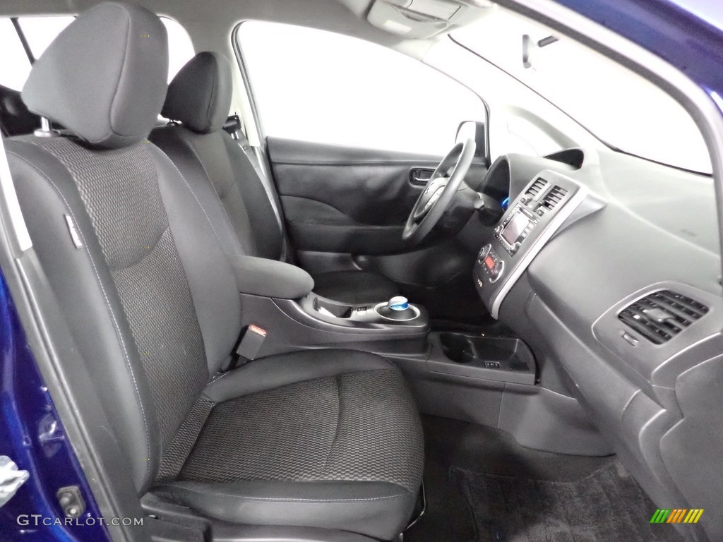 2017 Nissan LEAF S Front Seat Photo #145738352