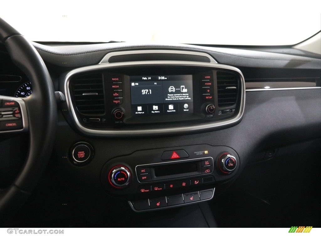 2020 Kia Sorento LX AWD Controls Photo #145739398