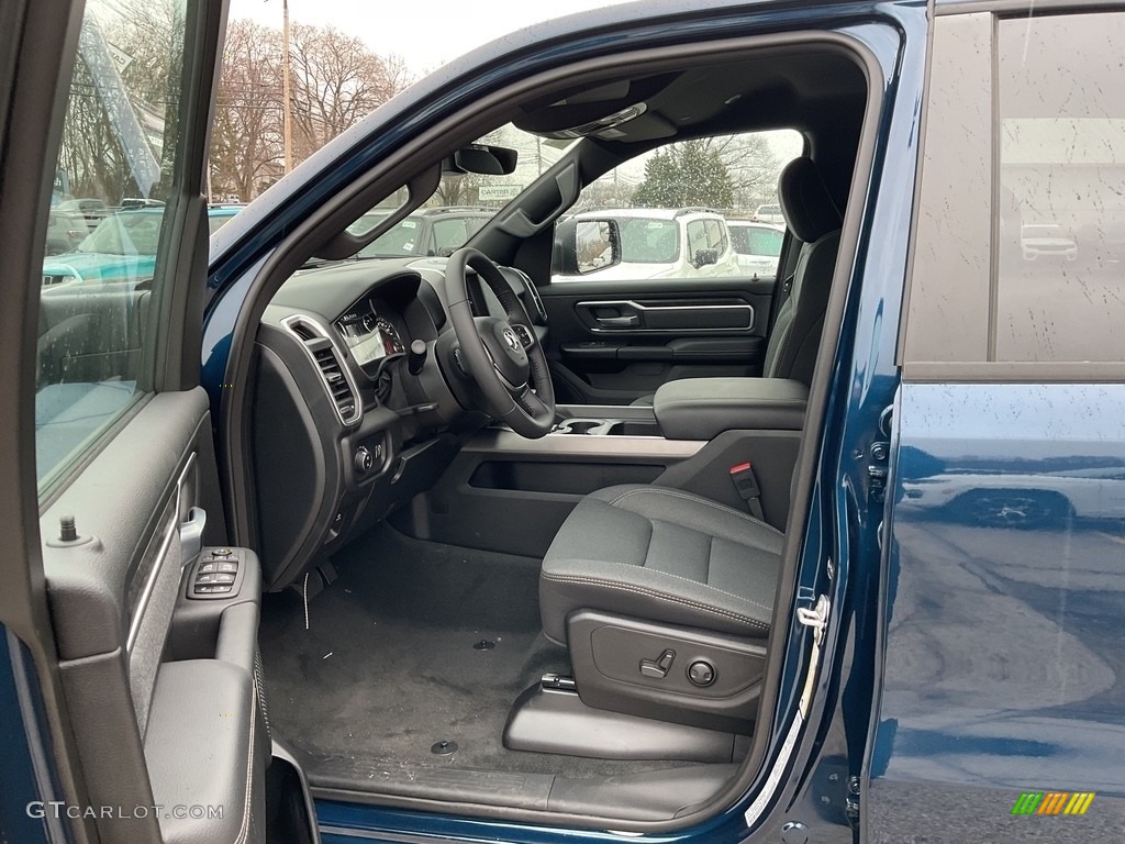 2023 1500 Big Horn Crew Cab 4x4 - Patriot Blue Pearl / Black photo #2