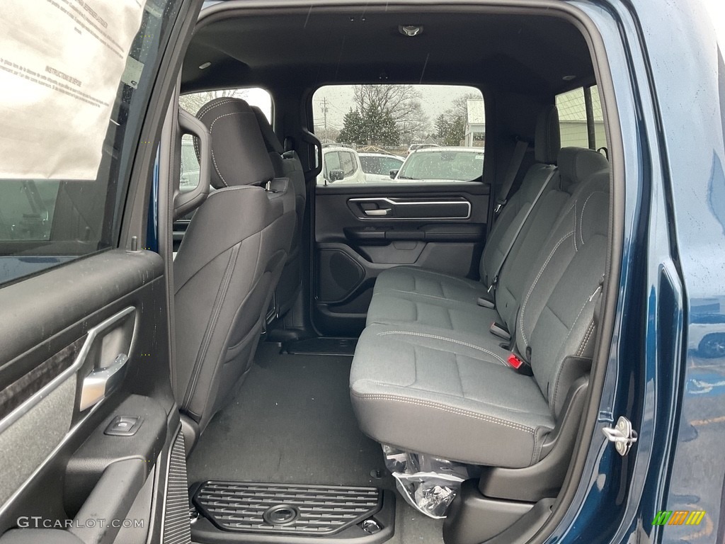2023 1500 Big Horn Crew Cab 4x4 - Patriot Blue Pearl / Black photo #3