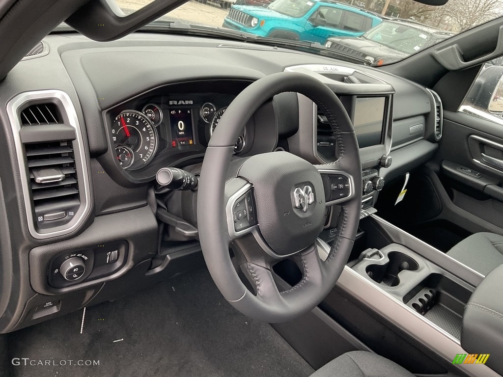 2023 1500 Big Horn Crew Cab 4x4 - Patriot Blue Pearl / Black photo #4