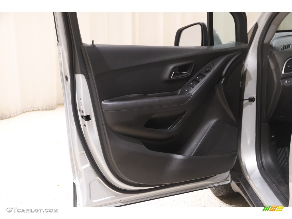 2020 Trax LS - Silver Ice Metallic / Jet Black photo #4