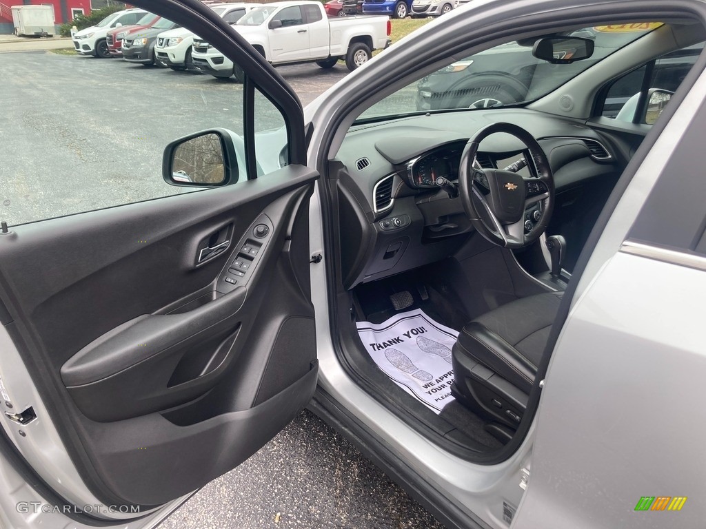 2019 Trax LT - Silver Ice Metallic / Jet Black/­Light Ash Gray photo #9