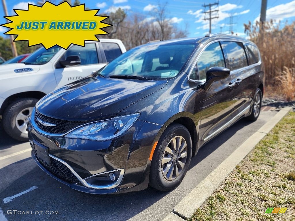 2019 Pacifica Touring L Plus - Brilliant Black Crystal Pearl / Black/Alloy photo #1