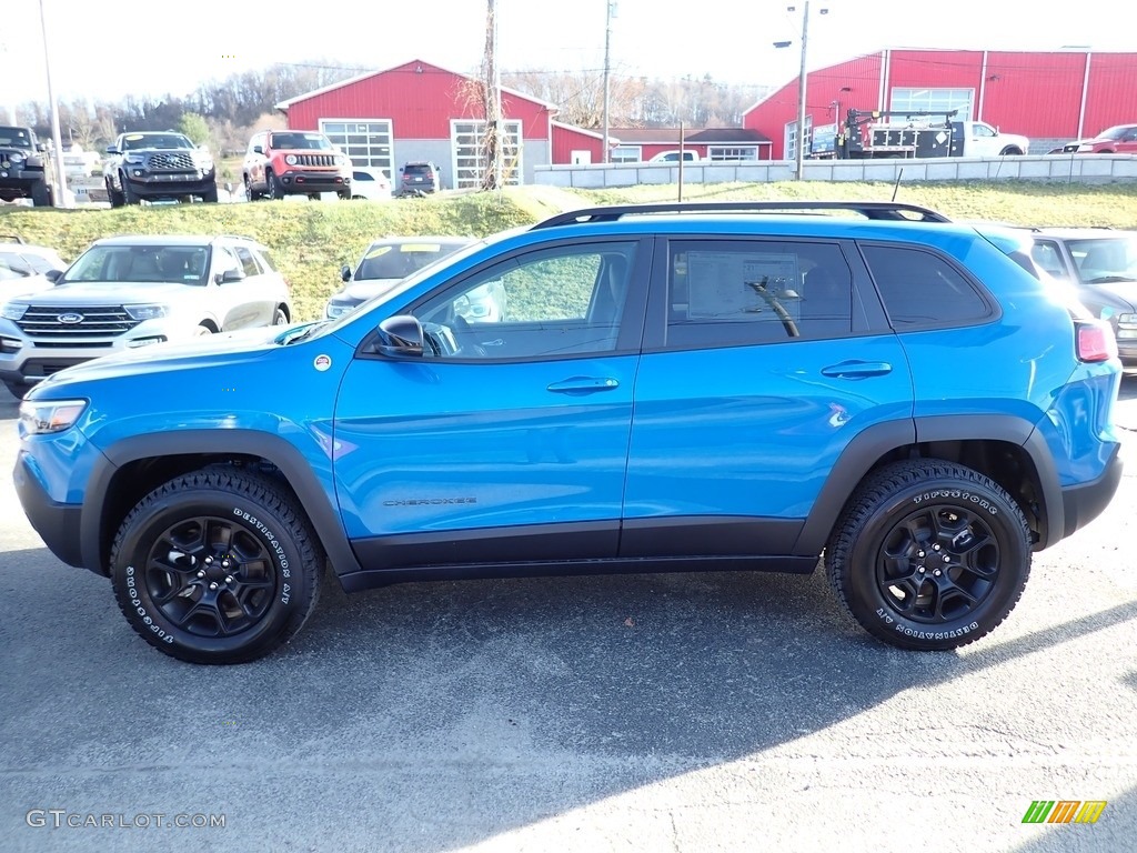 2022 Cherokee Trailhawk 4x4 - Hydro Blue Pearl / Black photo #2