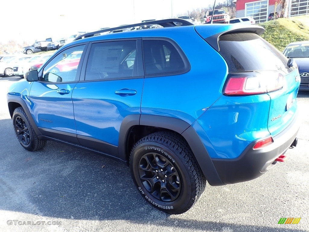 2022 Cherokee Trailhawk 4x4 - Hydro Blue Pearl / Black photo #3