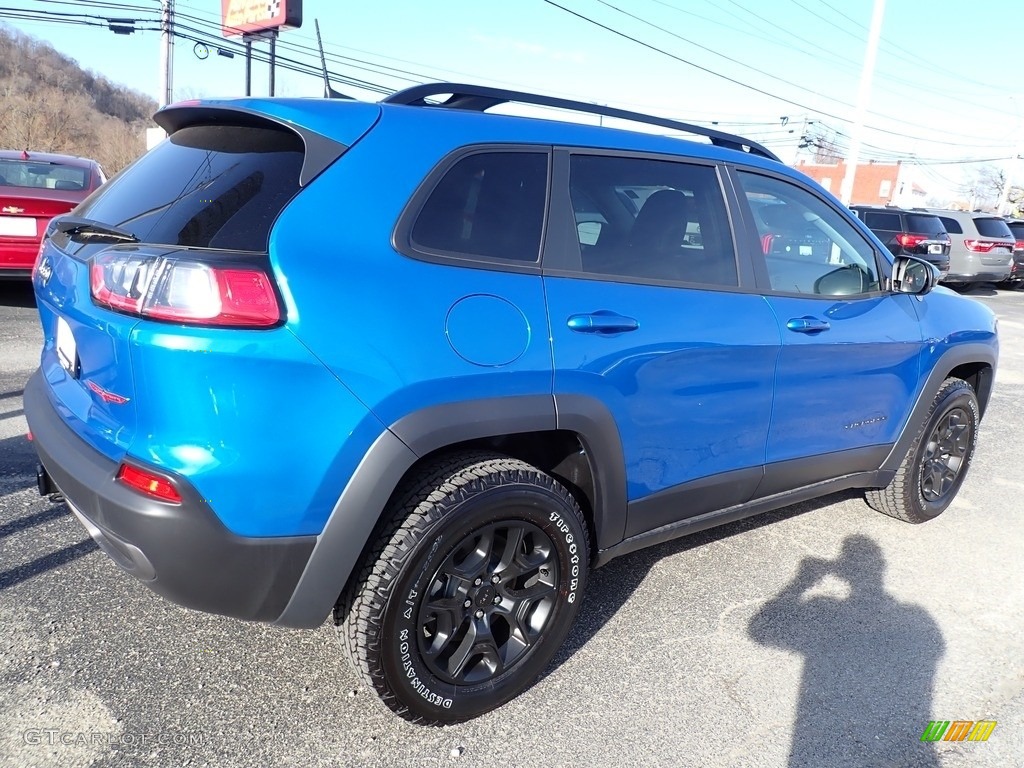 2022 Cherokee Trailhawk 4x4 - Hydro Blue Pearl / Black photo #6