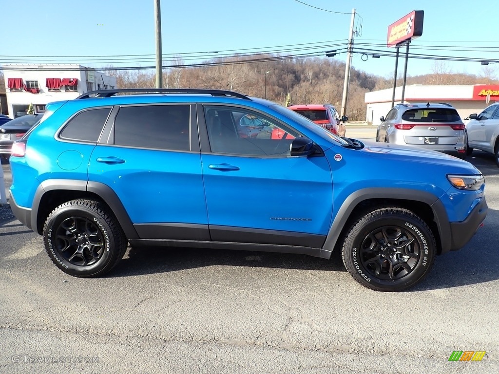 2022 Cherokee Trailhawk 4x4 - Hydro Blue Pearl / Black photo #7