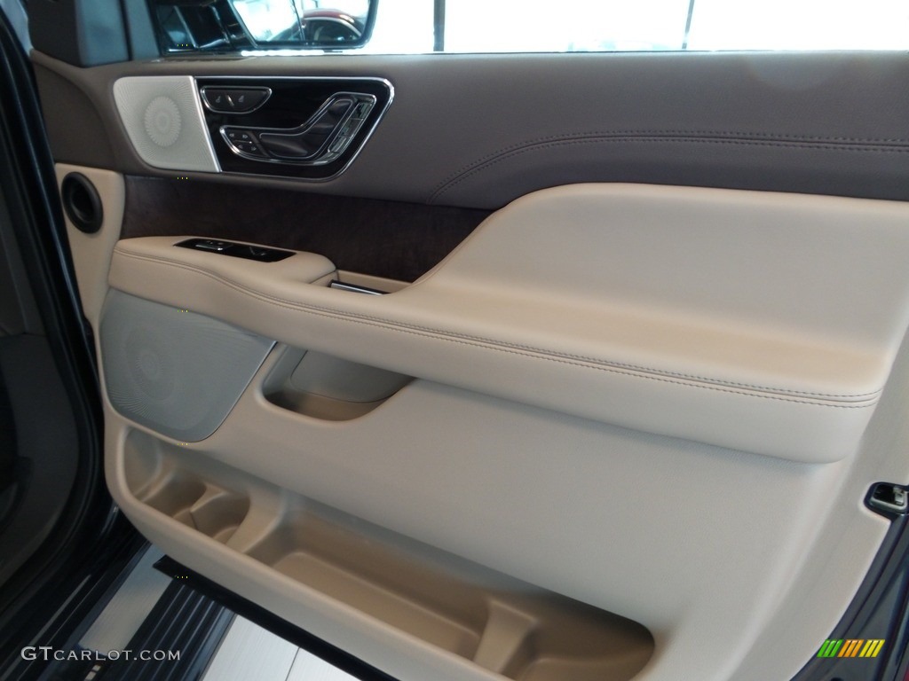 2022 Lincoln Navigator Reserve 4x4 Sandstone Door Panel Photo #145752106