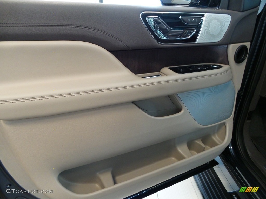 2022 Lincoln Navigator Reserve 4x4 Sandstone Door Panel Photo #145752247