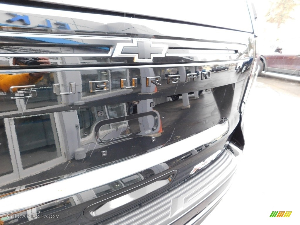 2023 Suburban RST 4WD - Black / Jet Black/Victory Red photo #13