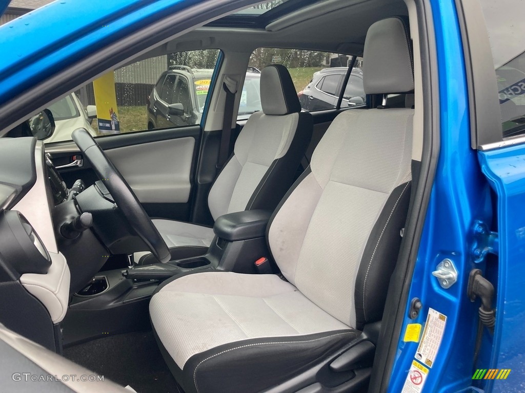 2018 RAV4 XLE - Electric Storm Blue / Black photo #16