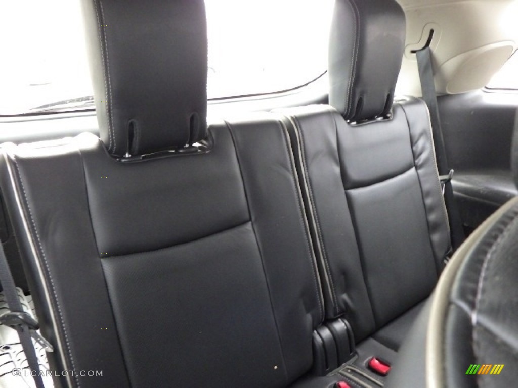 2016 Infiniti QX60 AWD Rear Seat Photos