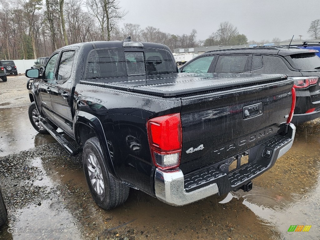 2019 Tacoma SR5 Double Cab 4x4 - Midnight Black Metallic / Cement Gray photo #5