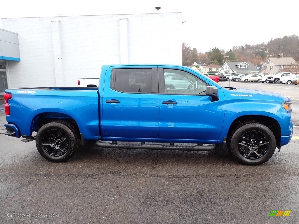 2023 Silverado 1500 Custom Crew Cab 4x4 - Glacier Blue Metallic / Jet Black photo #2