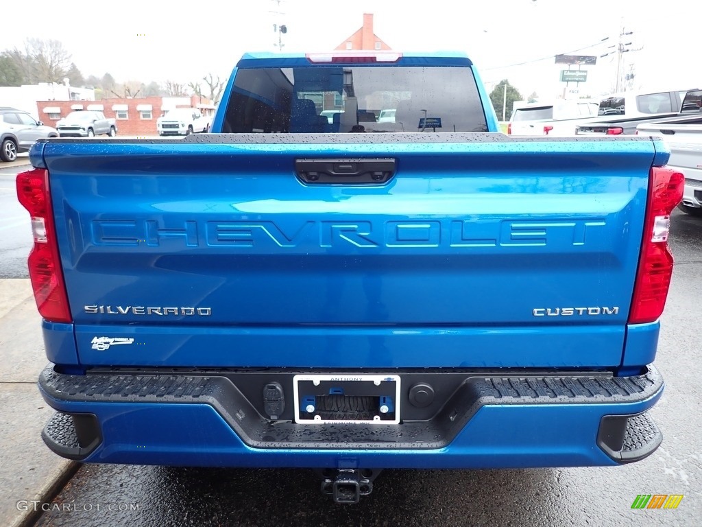 2023 Silverado 1500 Custom Crew Cab 4x4 - Glacier Blue Metallic / Jet Black photo #4