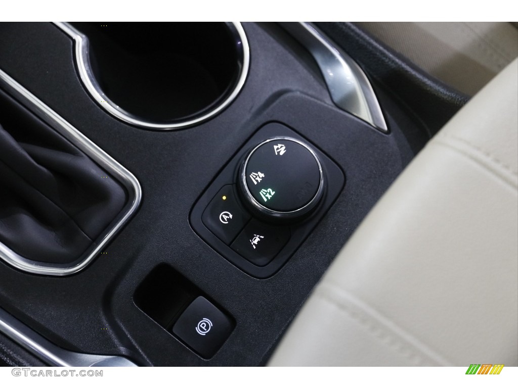 2022 Traverse LS AWD - Summit White / Jet Black/­Chai photo #15