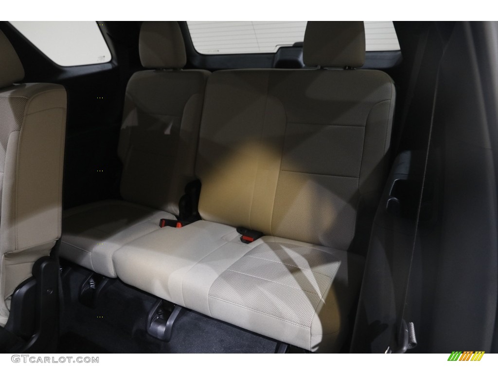 2022 Traverse LS AWD - Summit White / Jet Black/­Chai photo #19